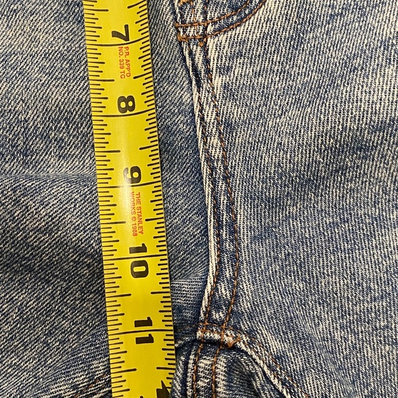 American Eagle High Rise Mom Jeans - Picture 9 of 10